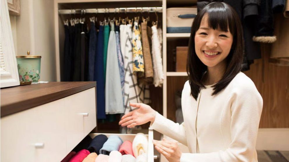 Marie Kondo, especialista en limpieza y orden del hogar, compartió sus recomendaciones antes de invitar gente en casa (Imagen ilustrativa).