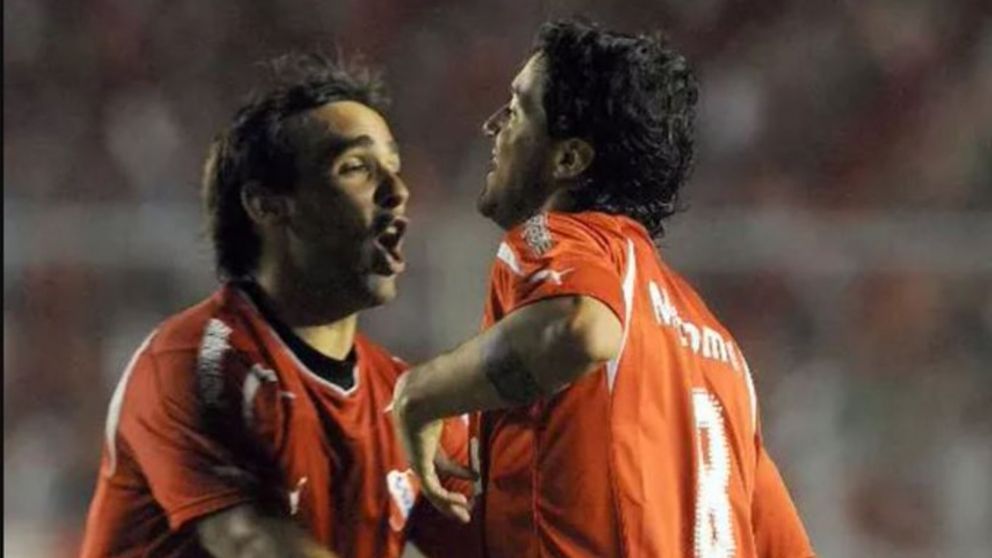 Los dos ex jugadores de Independiente, Facundo Parra y Hernán Fredes, fueron detenidos por pelearse con la policía tras intentar recuperar una camioneta.