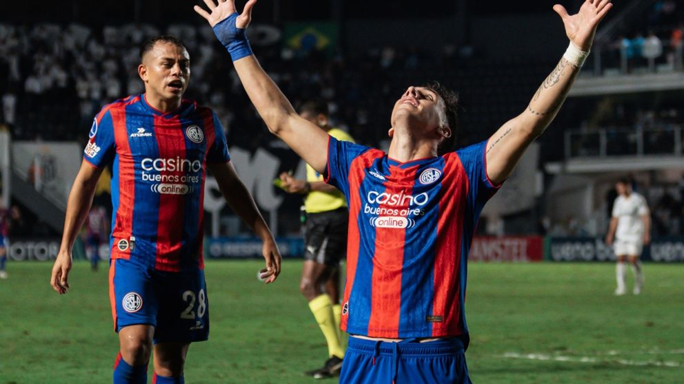 El festejo de Auzmendi, que le dio la merecida igualdad a San Lorenzo al final del partido ante Santos por la Copa Sudamericana.