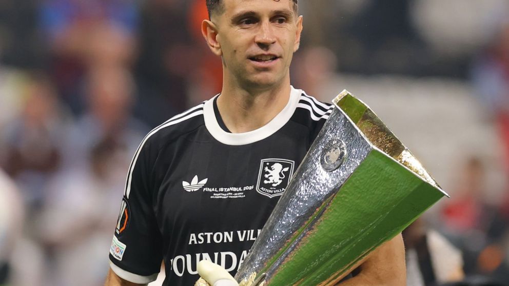 El envidiable récord que Dibu Martínez agigantó al conquistar la Europa League con Aston Villa