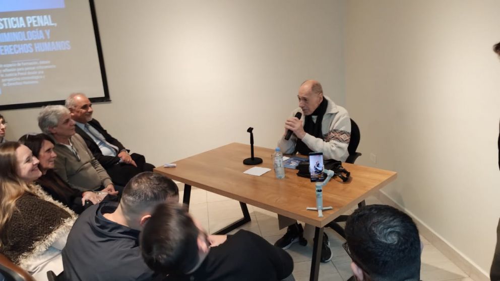 Zaffaroni disert� en Quilmes: "Nos tiene anonadados, sin una Justicia seria"
