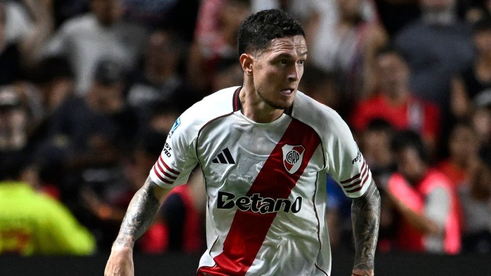 El volante central sufrió un esguince del ligamento colateral medial de la rodilla derecha.