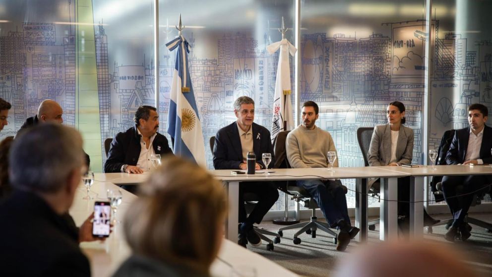 La Ciudad legaliza las apps de viaje y simplifica el sistema de taxis: qué dice la nueva normativa