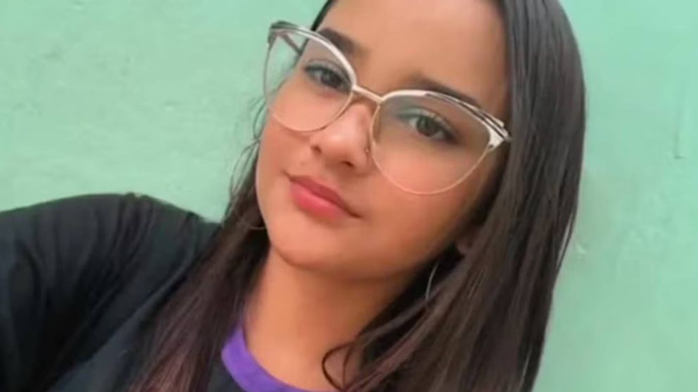 Una chica de 16 a�os muri� electrocutada mientras se planchaba el pelo