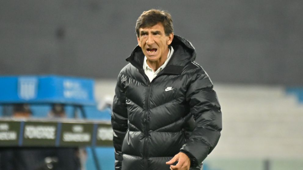 Gustavo Costas se hizo cargo del muy mal semestre de Racing.