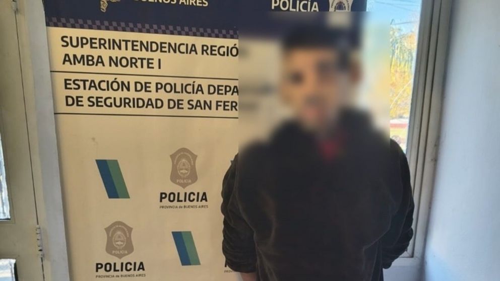 Este es el sujeto que fue capturado por los policías.