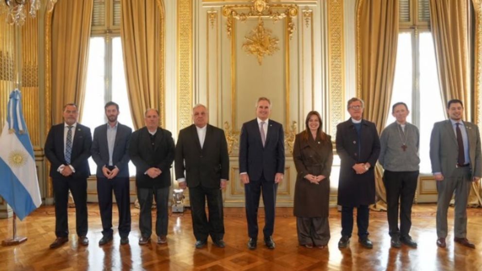 Funcionarios del Gobierno recibieron a representantes de la Conferencia Episcopal Argentina (NA).