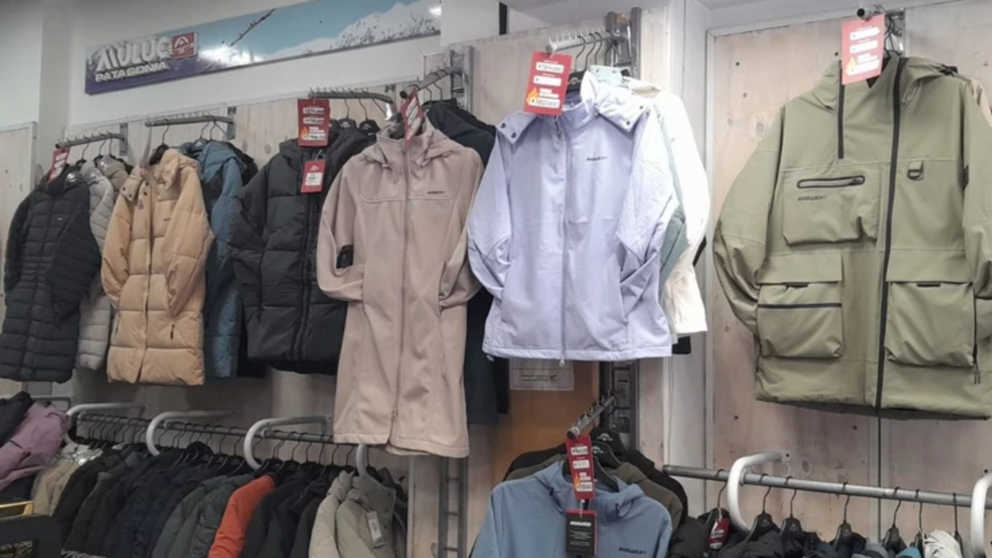 Los materiales y el tipo de confección son fundamentales para determinar si una prenda realmente protege de las bajas temperaturas.