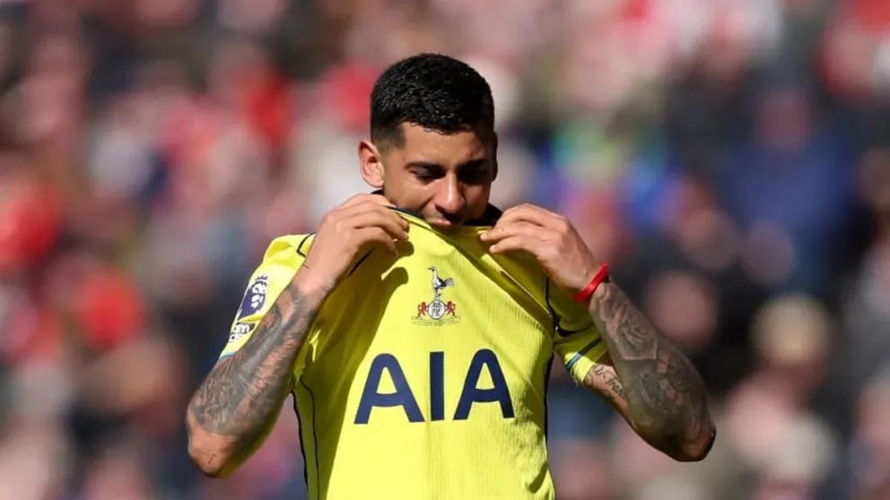 El capitán de los Spurs viajó a Córdoba atrás de su sentimiento por Belgrano. Mientras tanto, los Spurs se juegan su futuro en la Premier League.