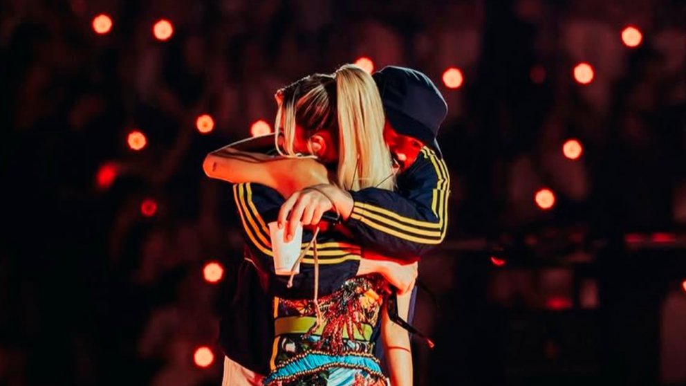 Bad Bunny sorprendi� en Barcelona con la aparici�n de Bad Gyal en el inicio de su gira europea