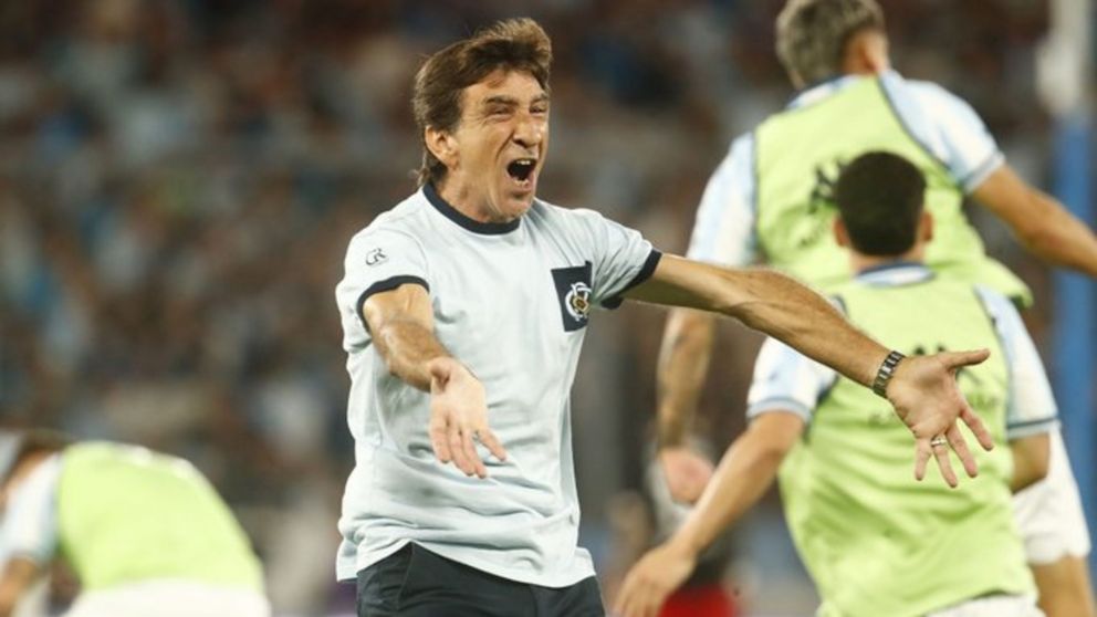 Gustavo Costas dirigi� su �ltima pr�ctica en Racing, se despidi� de los hinchas de la Academia y se refiri� a su salida.