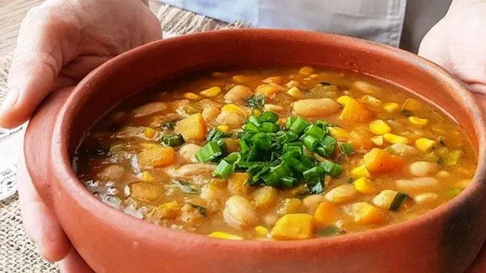 La receta tradicional de locro que requiere muy pocos pasos.