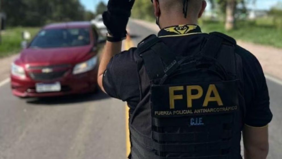 C�rdoba: detuvieron a un hombre que intent� arrojar coca�na por la ventanilla durante un control de la FPA (Imagen Ministerio P�blico Fiscal de C�rdoba).