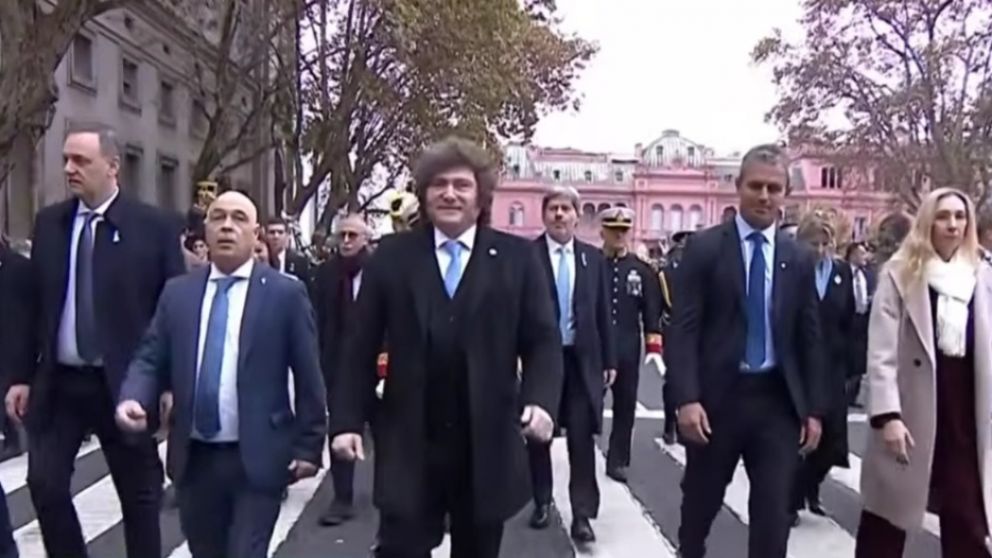 Javier Milei, Karina Milei, Manuel Adorni y otros participan del Tedeum.