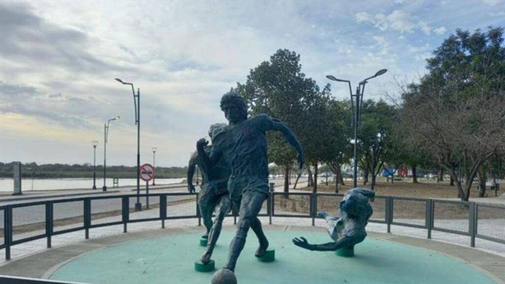 El corredor turístico combina arte urbano, espacios recreativos y un emotivo homenaje al ídolo más grande del fútbol argentino.