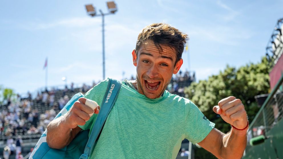 Mariano Navone avanza a paso firme en Roland Garros.