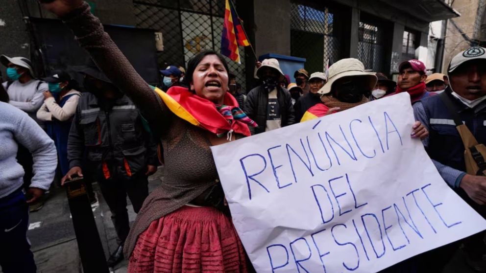 �Arde Bolivia! Masiva marcha sobre La Paz y duros enfrentamientos con la polic�a.