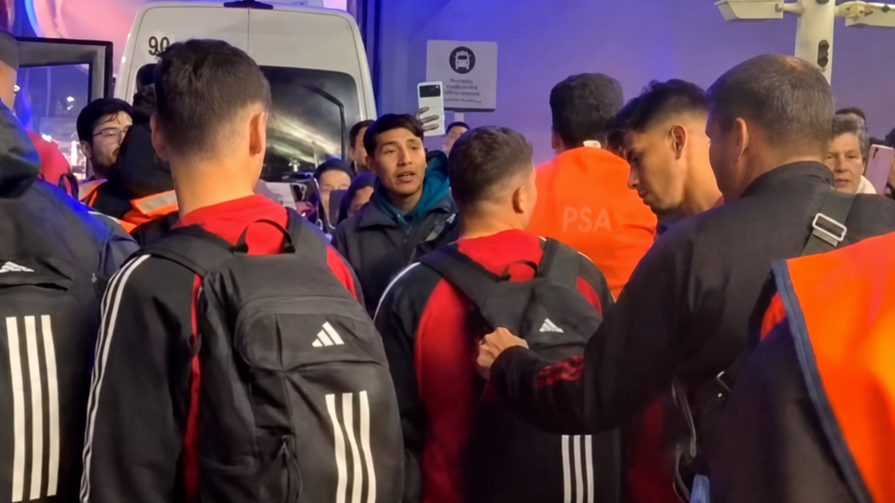 La dr�stica decisi�n de Eduardo Coudet con Juanfer Quintero en medio de la pelea con un hincha de River