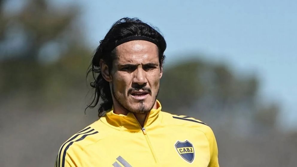 Edinson Cavani volvi� a lesionarse.