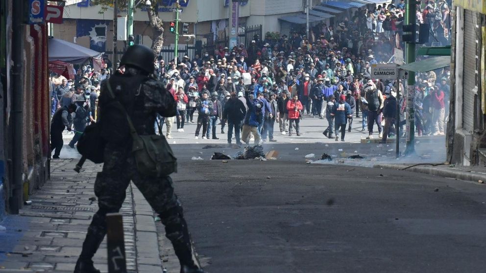 Se intensificaron las protestas en La Paz y hubo enfrentamientos en distintos puntos de la capital boliviana.