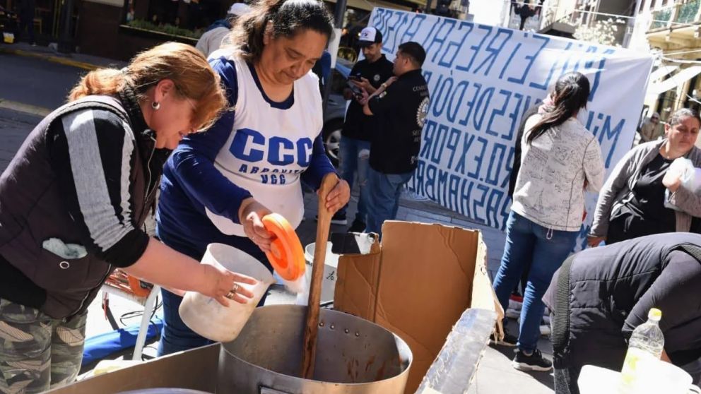 "Jornada de ollas vac�as": organizaciones se movilizan en Quilmes