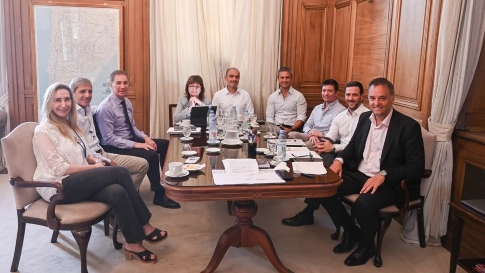 Se re�ne la mesa pol�tica del Gobierno para definir la agenda de reformas y seguir calmando la interna libertaria.