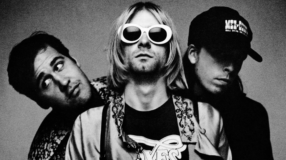 Subastan una histórica remera de Kurt Cobain usada en una icónica sesión de fotos de Nirvana
