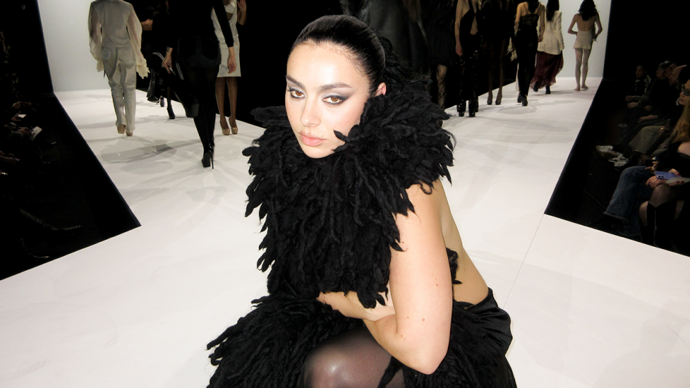 Charli XCX lanz� "SS26" y abri� una nueva era est�tica entre el pop, la moda y la experimentaci�n