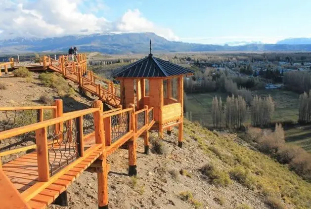Los Antiguos: el rinc&oacute;n patag&oacute;nico que cambia de color