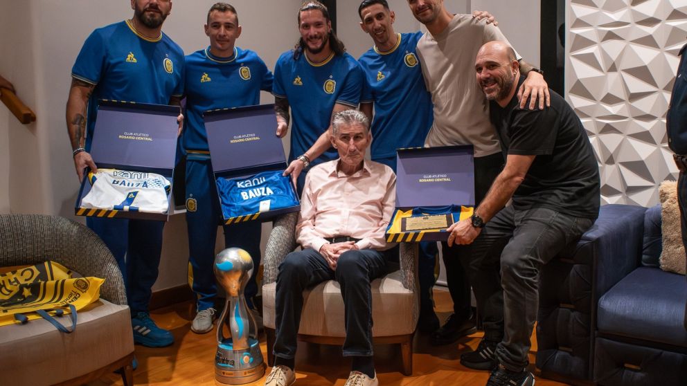 Bauza recibi� una enorme muestra de cari�o de Rosario Central, donde es una leyenda.