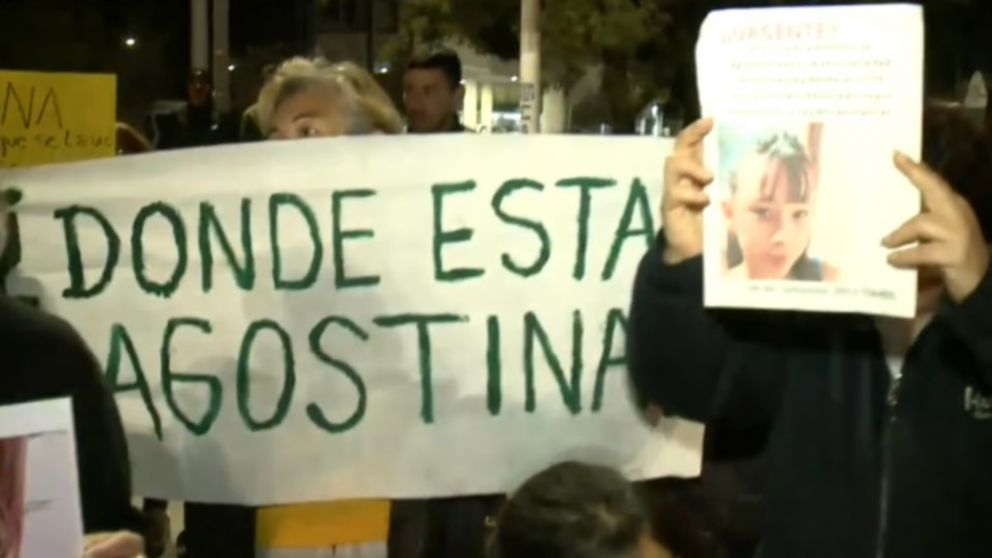 Reclamo por la desaparici�n de Agostina Vega en el barrio General Mosconi de la ciudad de C�rdoba.