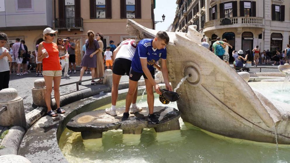 Una histórica ola de calor en Europa occidental ya deja al menos doce muertos.