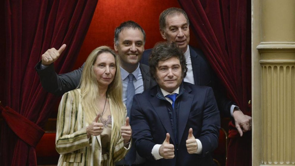 Tratativas por 4 proyectos para una sesi�n el pr�ximo jueves en el Congreso.