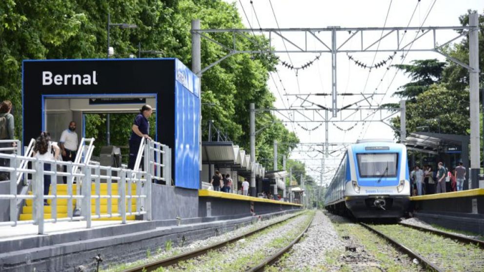 Un hombre murió al ser embestido por un tren en la estación Bernal