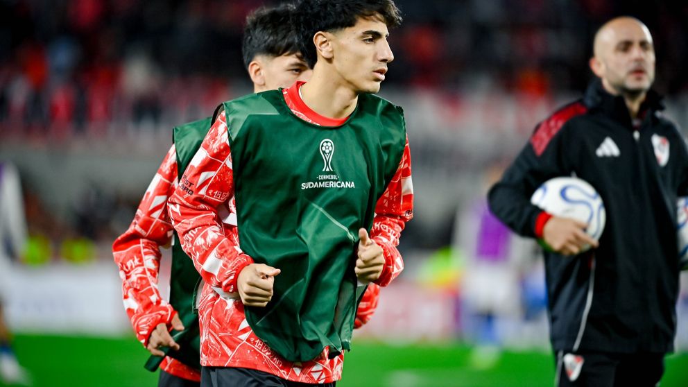 Silbidos para los grandes y apoyo para los pibes: as� reaccion� el Monumental antes del duelo entre River y Blooming
