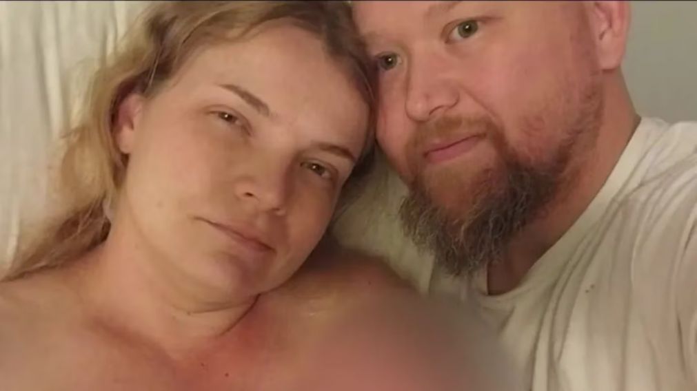 La mujer asesin� a sus dos hijos, le envi� fotos al padre y luego se quit� la vida.