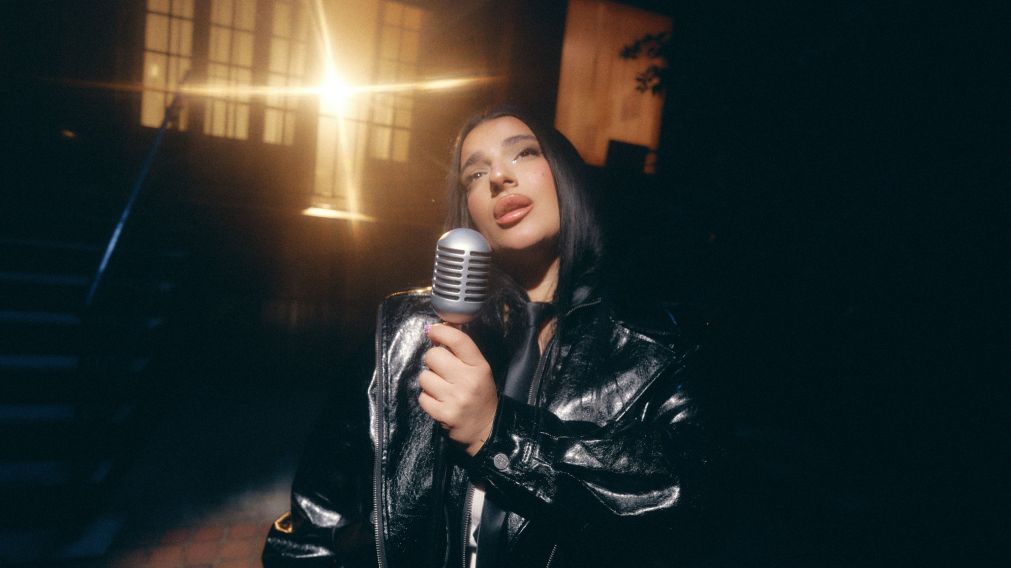Luz Gaggi presenta "Mientras busco la gloria", el álbum que expone su lado más íntimo y emocional