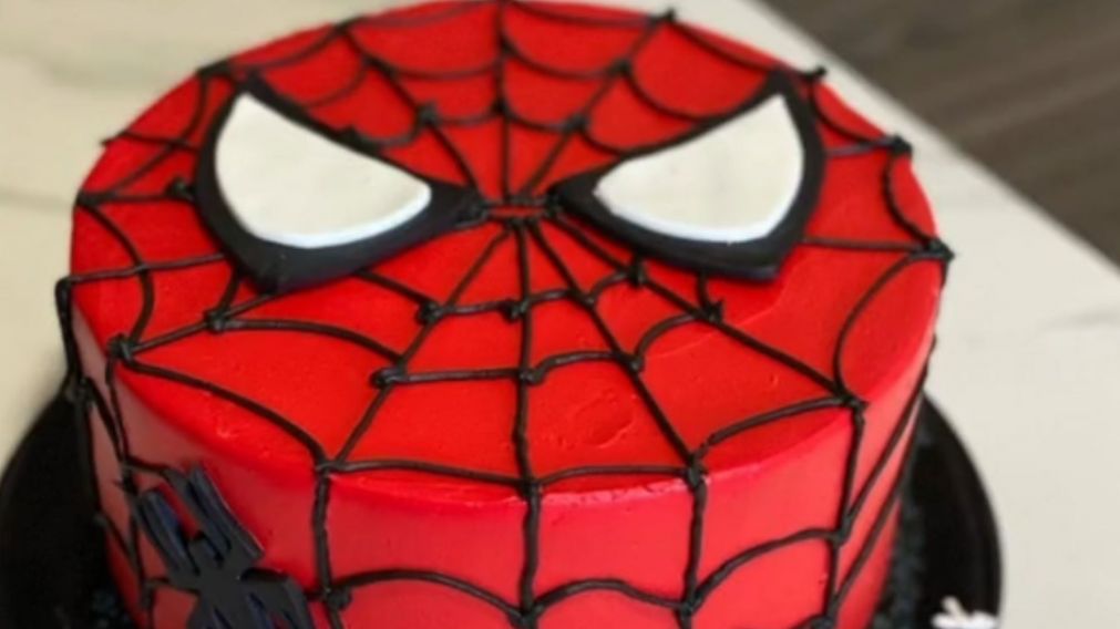La madre del nene mostr� la torta que encarg� y la que le lleg�, y explotaron los comentarios (Captura TikTok).