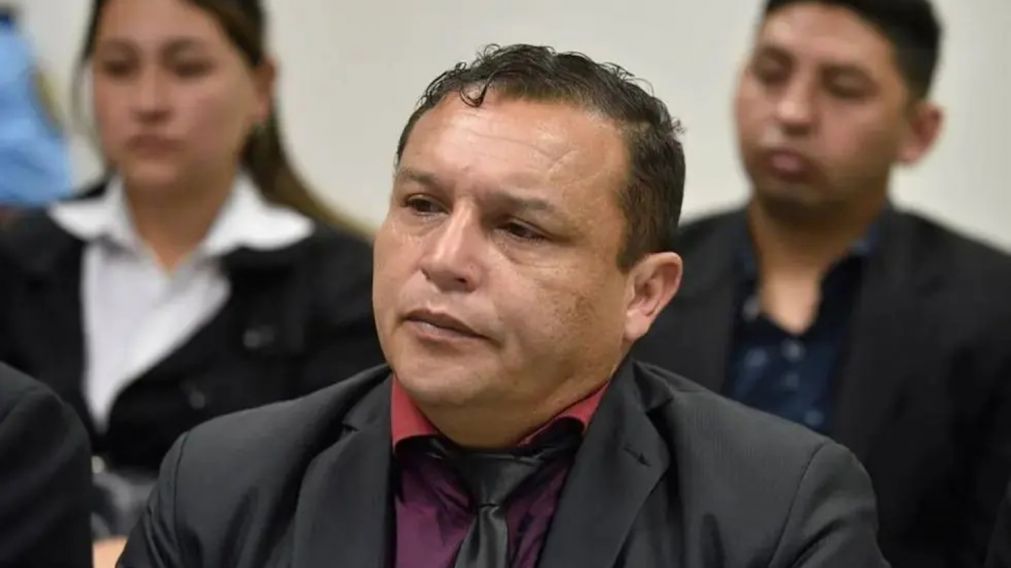 El comisario inspector Juan Antonio Gatica abandon� su condici�n de pr�fugo y decidi� presentarse ante la Justicia para cumplir su condena.