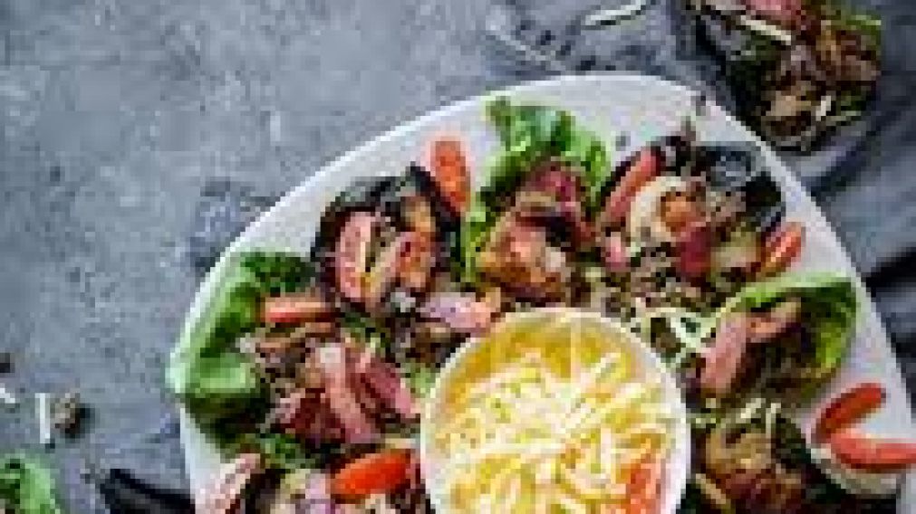 Con una s�lida base de carne magra, queso cheddar y panceta, esta preparaci�n transforma un cl�sico urbano en un plato saludable y cargado de prote�nas de alta calidad.