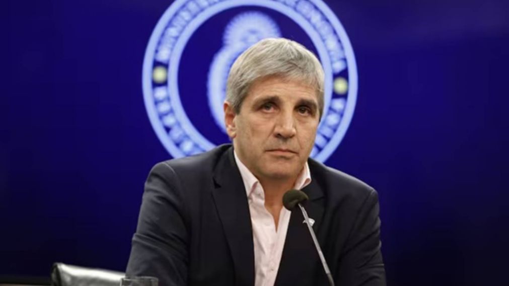Caputo afirmó que la deuda pública cayó 3,3 puntos durante mayo.