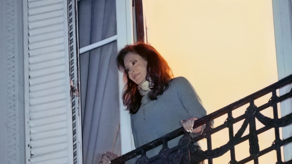 Cristina Kirchner recibi� el apoyo de la militancia a un a�o de su detenci�n