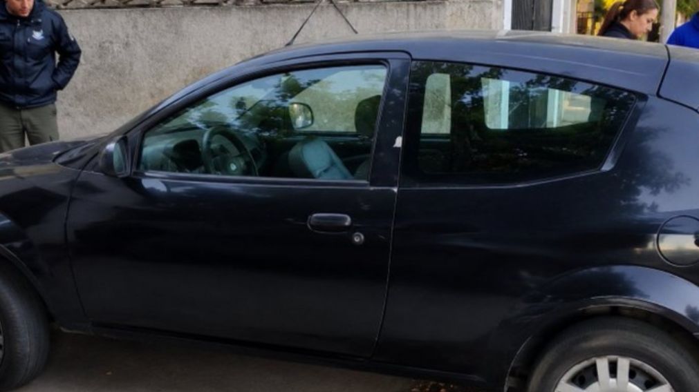 El autom�vil Ford Ka negro puede aportar una pista importante en la causa (X).