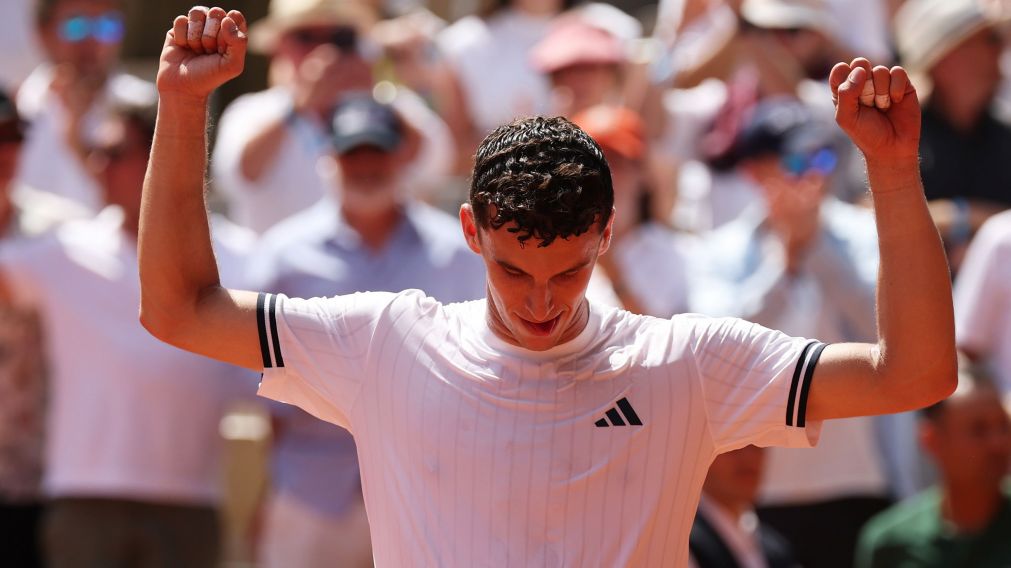 El argentino jugó un enorme partido y sigue con vida en el Grand Slam parisino.
