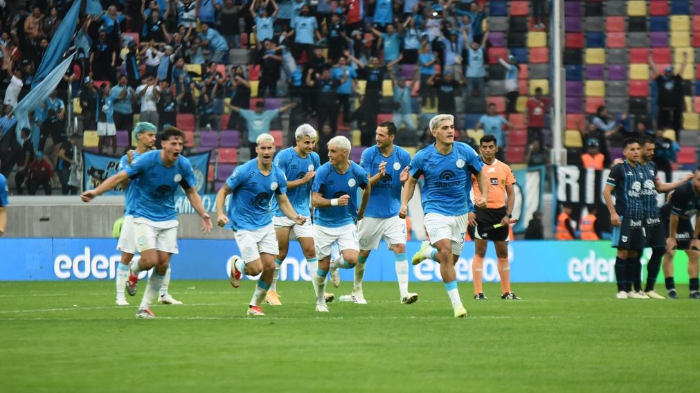 Belgrano estrenó el título con sufrimiento, pero le ganó por penales a Gimnasia de Jujuy y avanzó en la Copa Argentina