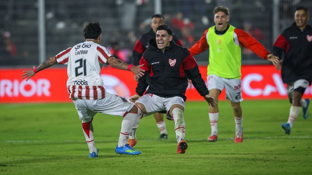 Instituto de C�rdoba le gan� sobre el final a Lan�s y lo sac� de la Copa Argentina en un partido con cuatro rojas