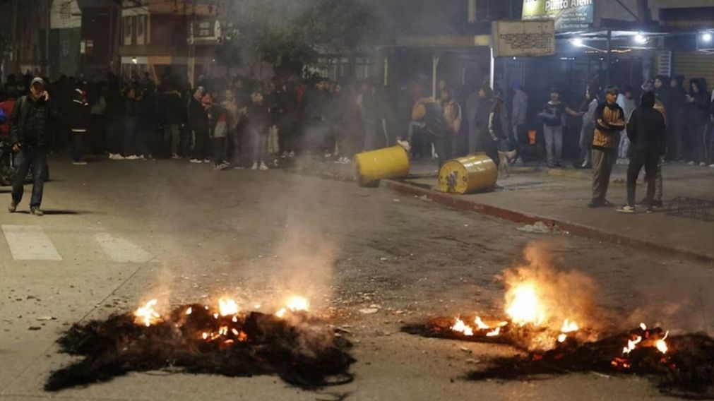 Pueblada por la muerte de Agostina: de "nadie nos escuchó" a "vamos a prender fuego todo".