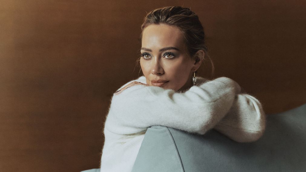 Hilary Duff relanza sus grandes �xitos con "(Mine)" y revive el cl�sico "What Dreams Are Made Of"