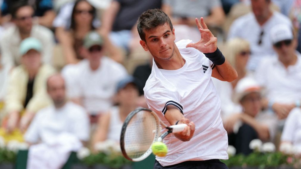 Rafael Jódar avanza de ronda en Roland Garros.