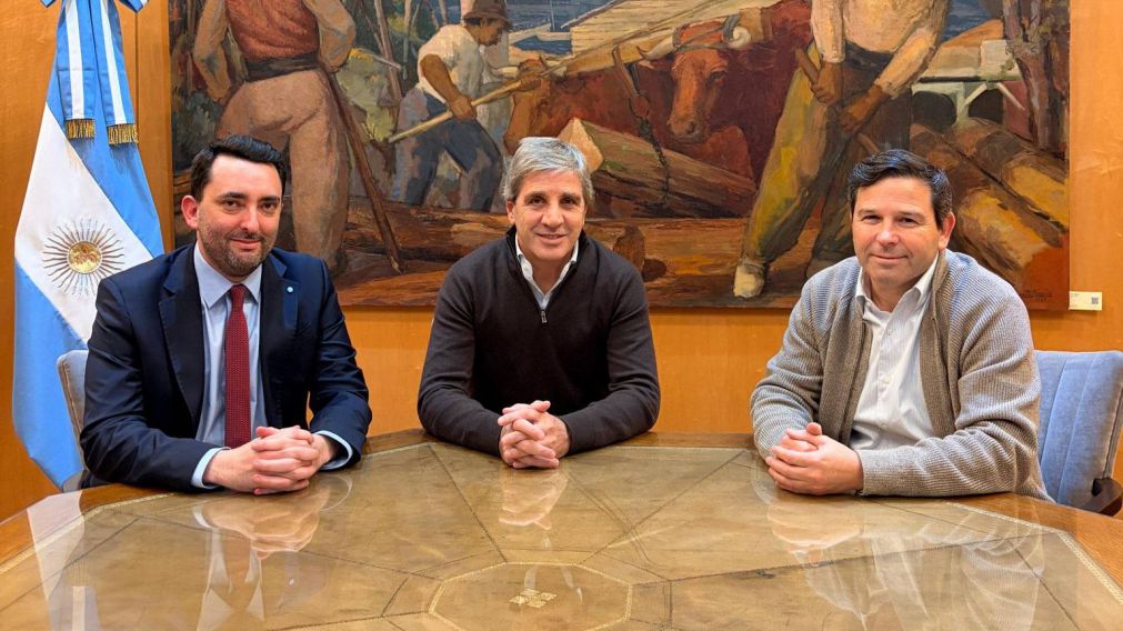 Luis Caputo anunció el cambio en el equipo económico.